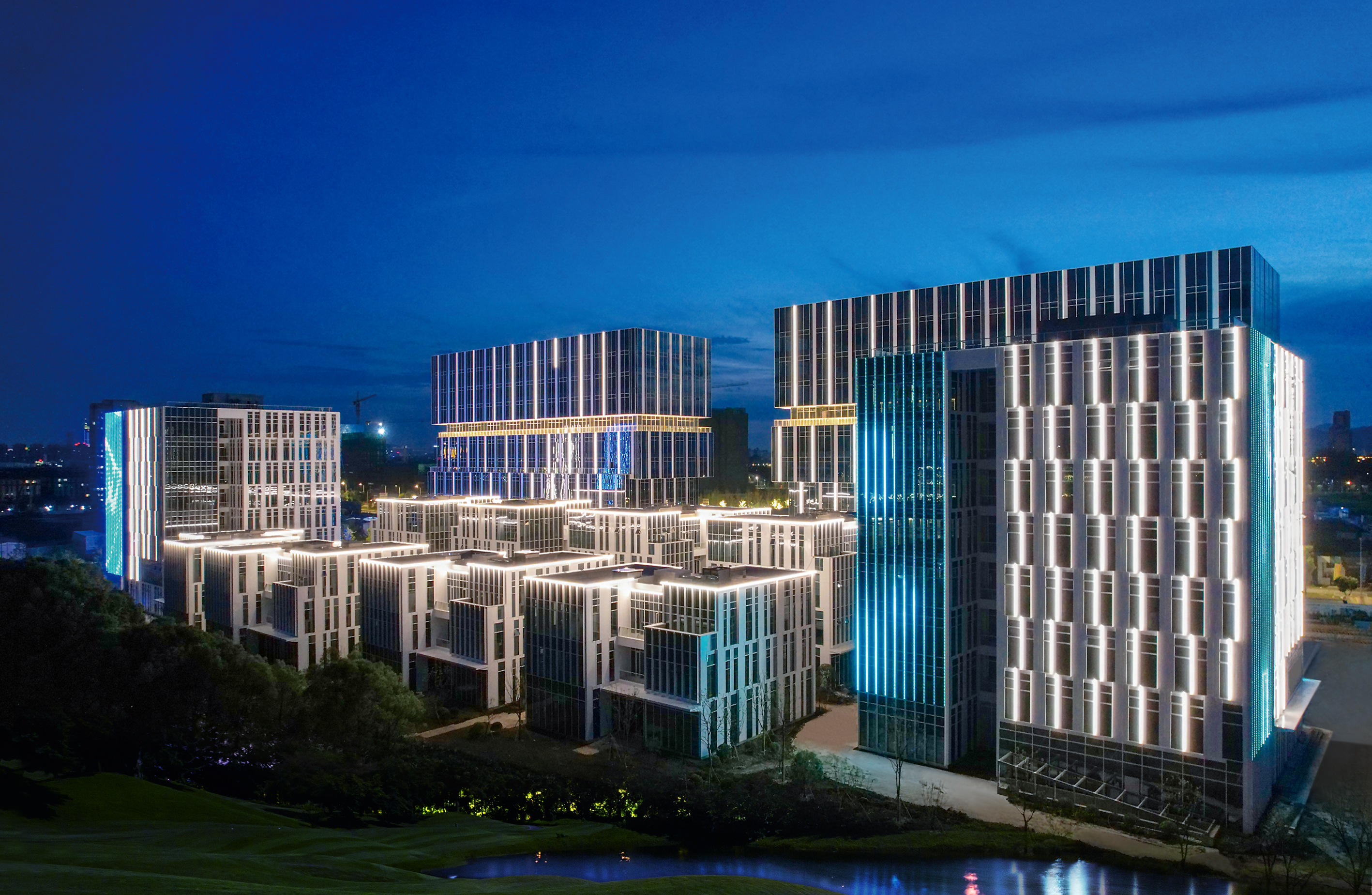 南太湖新區再添彩，天能太湖科技城夜景璀璨